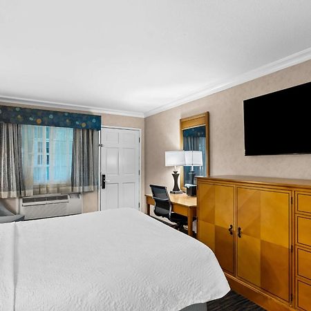 דיוויס Best Western University Lodge מראה חיצוני תמונה